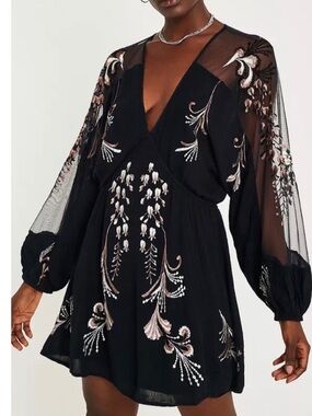 Free People bonjour Black Mini Dress with Blush & Cream Embroidery LARGE